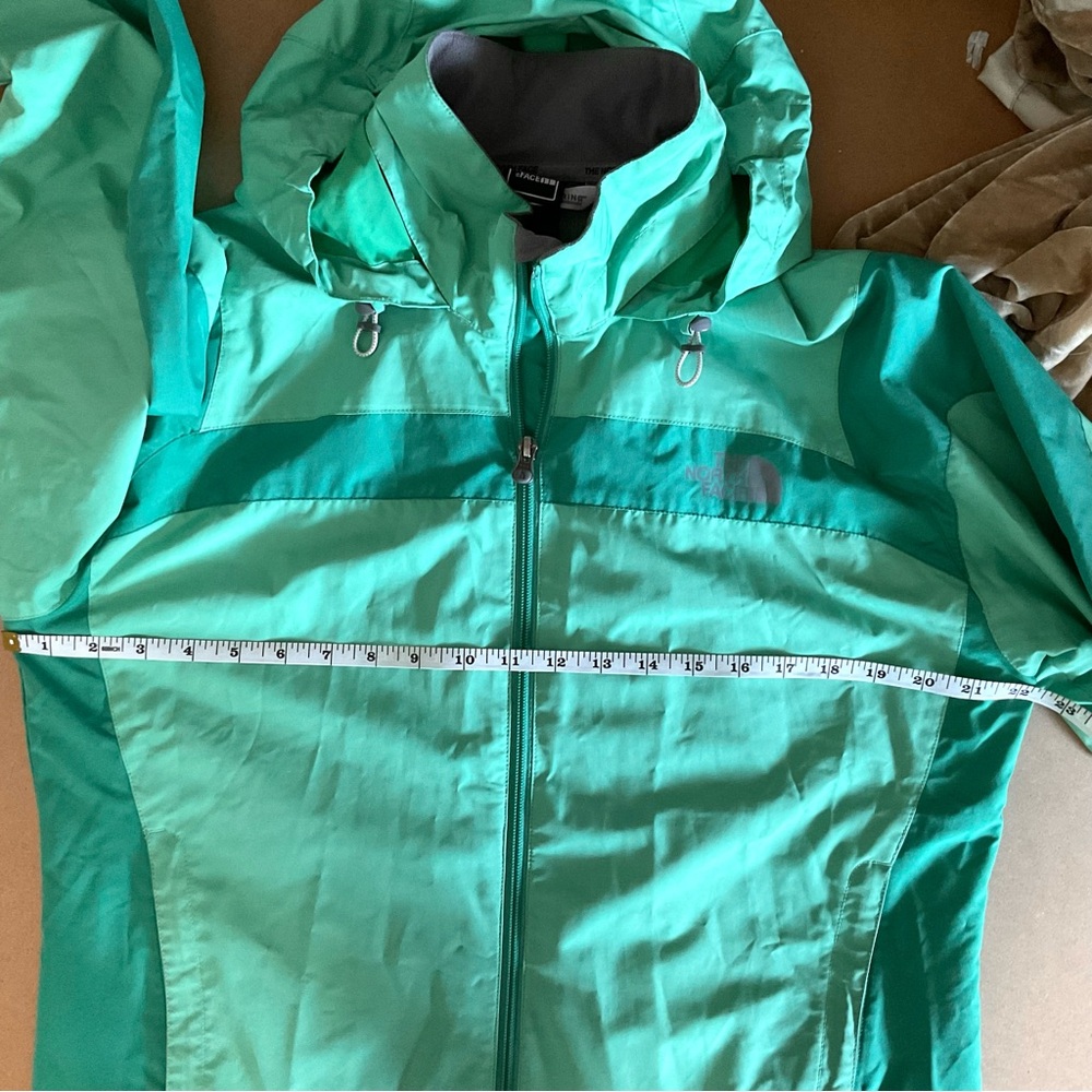 The North Face Women’s Green Hooded Rain Jacket Windbreaker Medium - Picture 6 of 8